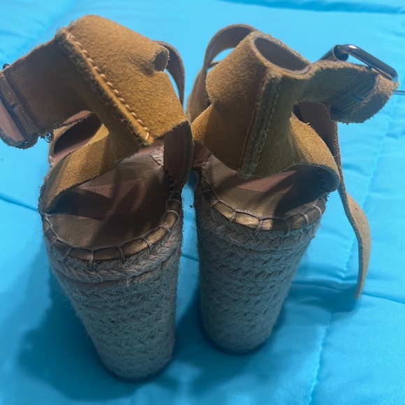 New sandals - Picture 3 of 5